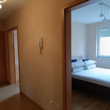Big - 60m2 - 3 Beds - Lift - Balcony - Parking - 6 People * Wrocław