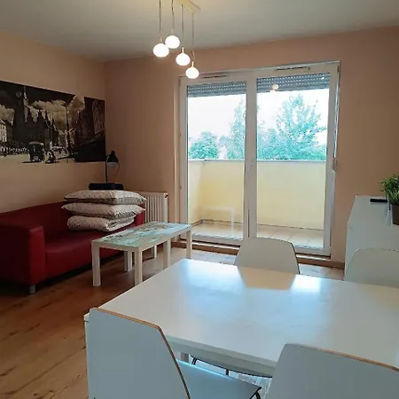 Big - 60m2 - 3 Beds - Lift - Balcony - Parking - 6 People Wrocław