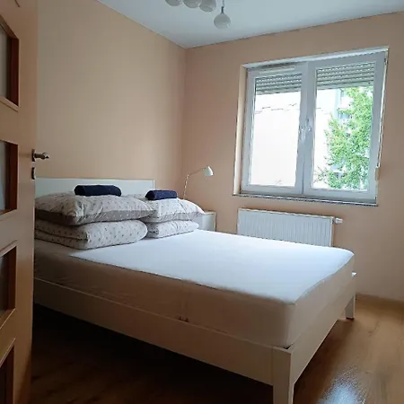 Big - 60m2 - 3 Beds - Lift - Balcony - Parking - 6 People Appartement