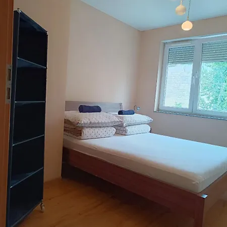 Big - 60m2 - 3 Beds - Lift - Balcony - Parking - 6 People Appartement *