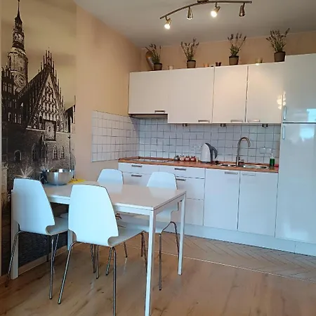Big - 60m2 - 3 Beds - Lift - Balcony - Parking - 6 People Appartement Wrocław